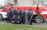 Společné foto před hasičskou Tatrou.