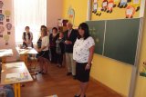 Je 4. září - začíná školní rok 2017 - 2018. Přítomné vítá ředitelka školy E. Peksová.